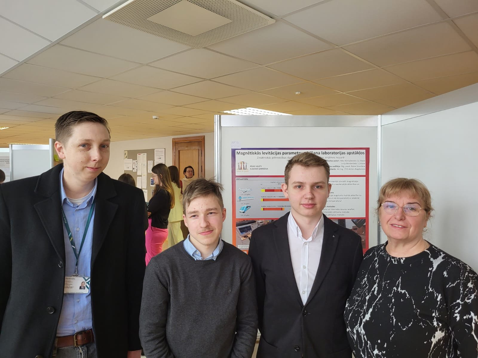 23-04-04 10-13-20 9641.jpg